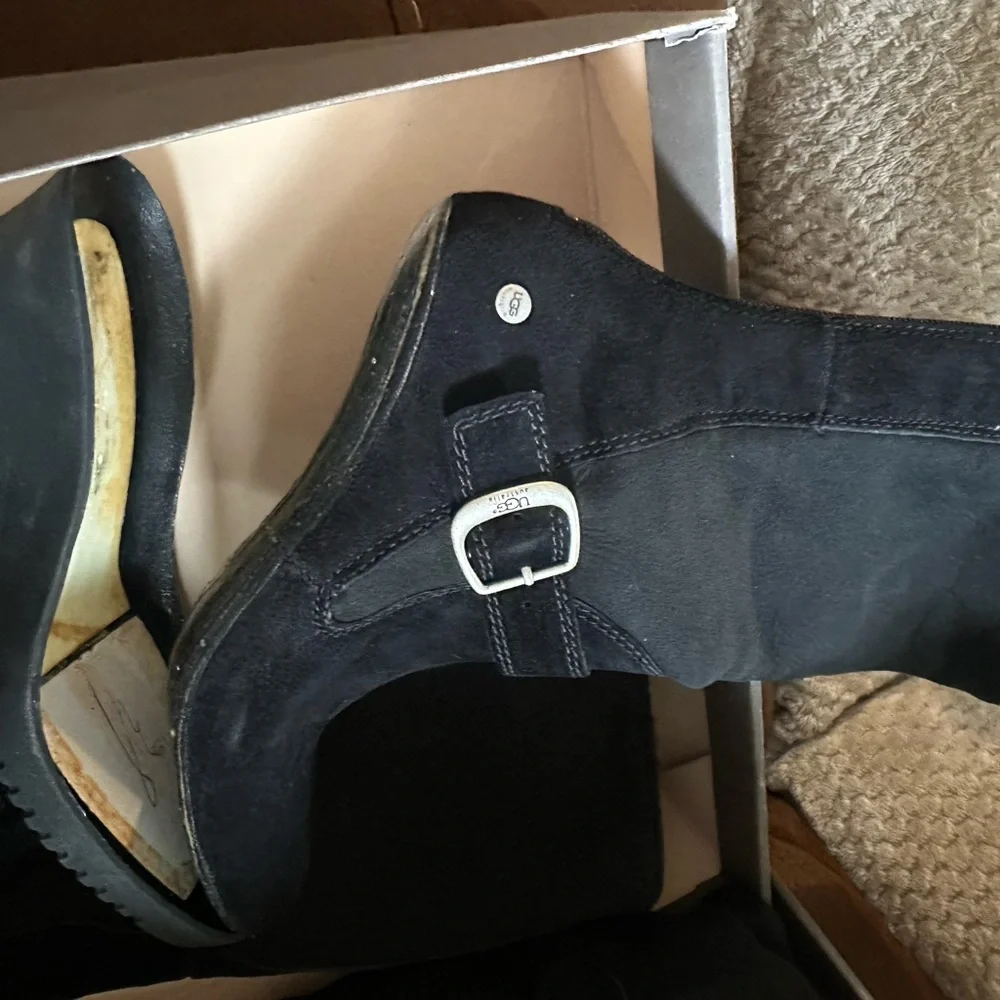 UGG TALL WEDGE BOOT - WITH BOX & BAG - Picture 6 of 6